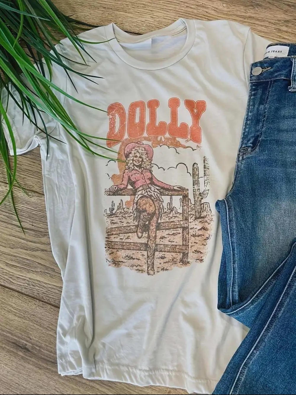 Dolly Graphic Tee - White with Orange Print size small nwt